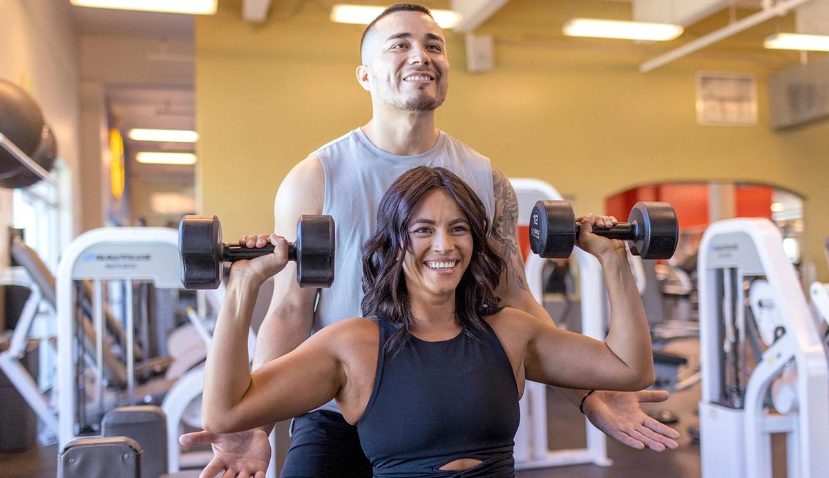 couple working out with dumbells